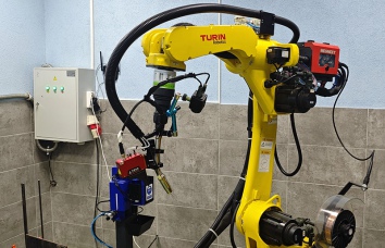 Робот для ВУЗа с камерой записи сварки